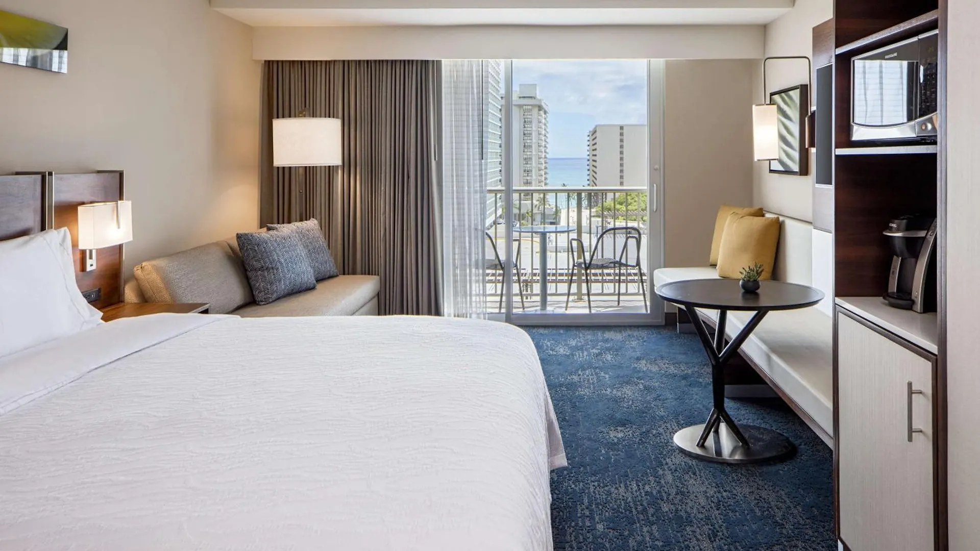 *** Hotel Hilton Garden Inn Waikiki Beach Honolulu United States