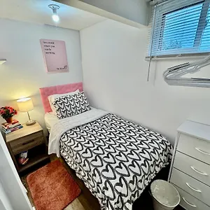 Homestay Tiny Private On The 1st Floor With Shared Bathroom Near Seatac Airport And Downtown 