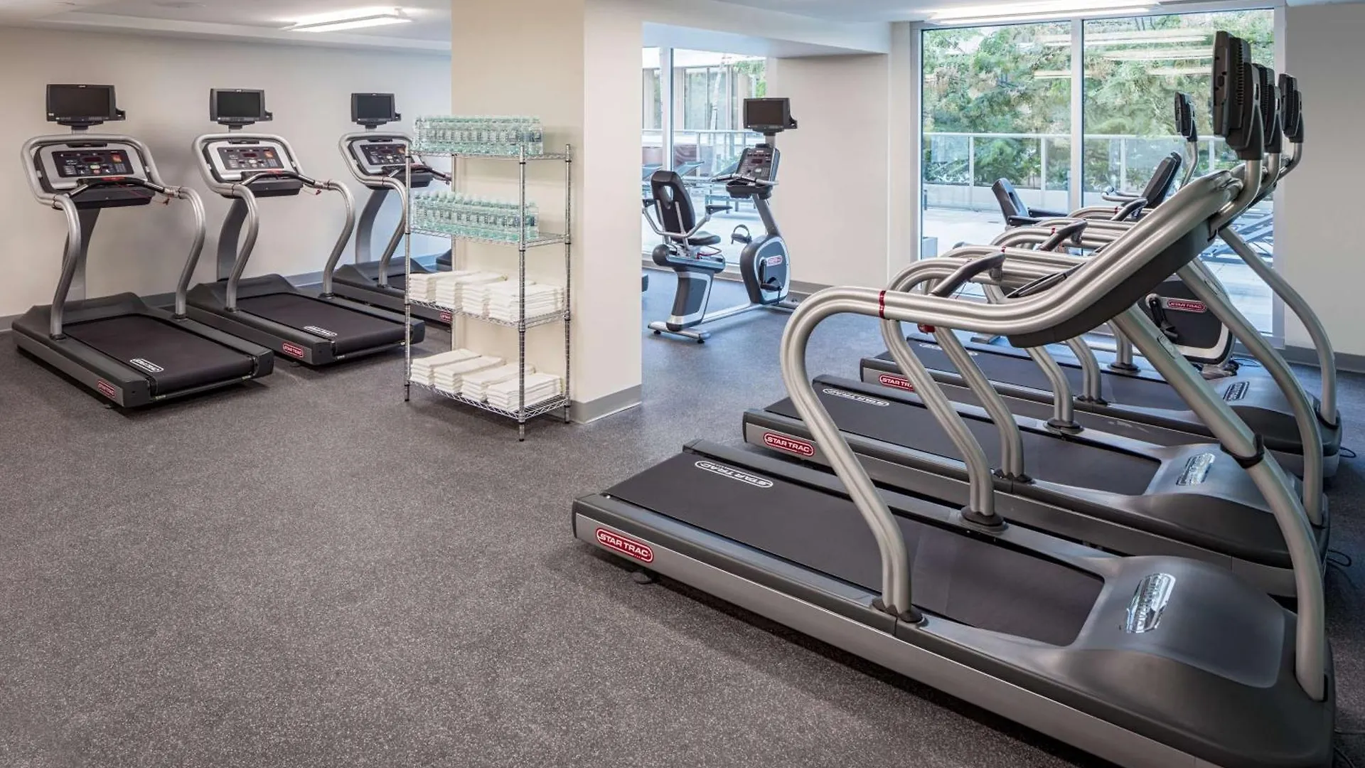 מלון הונולולו Hilton Garden Inn Waikiki Beach