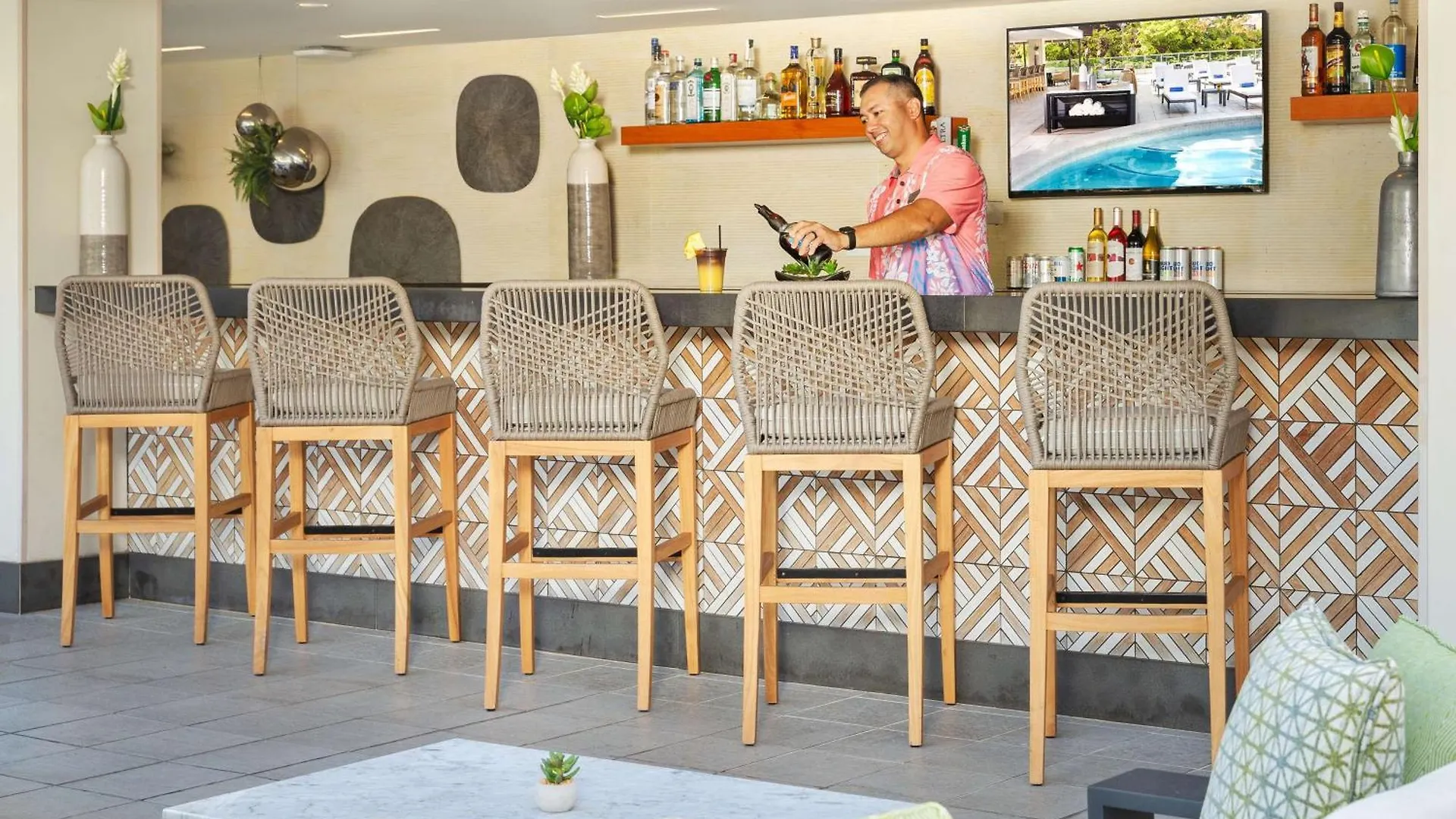 מלון הונולולו Hilton Garden Inn Waikiki Beach