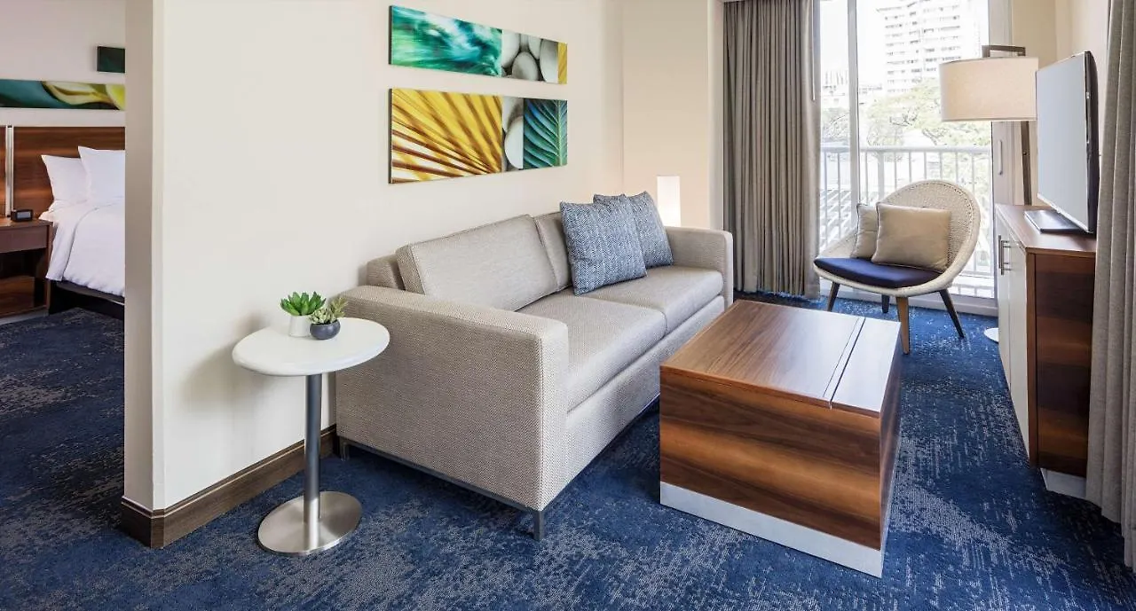 מלון הונולולו Hilton Garden Inn Waikiki Beach