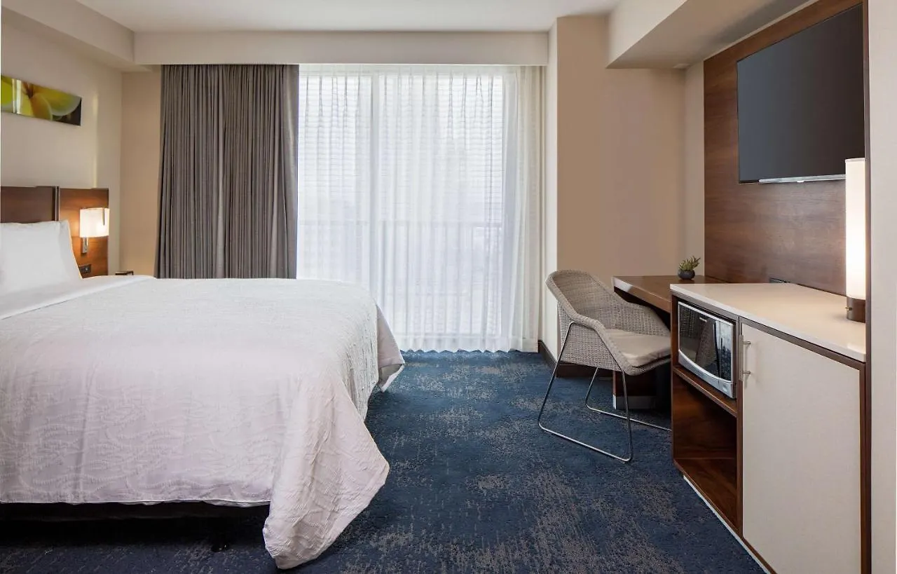 מלון הונולולו Hilton Garden Inn Waikiki Beach